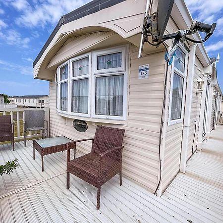 Brilliant Caravan For Hire At Manor Park In Hunstanton Norfolk Ref 23176K Hotel Buitenkant foto