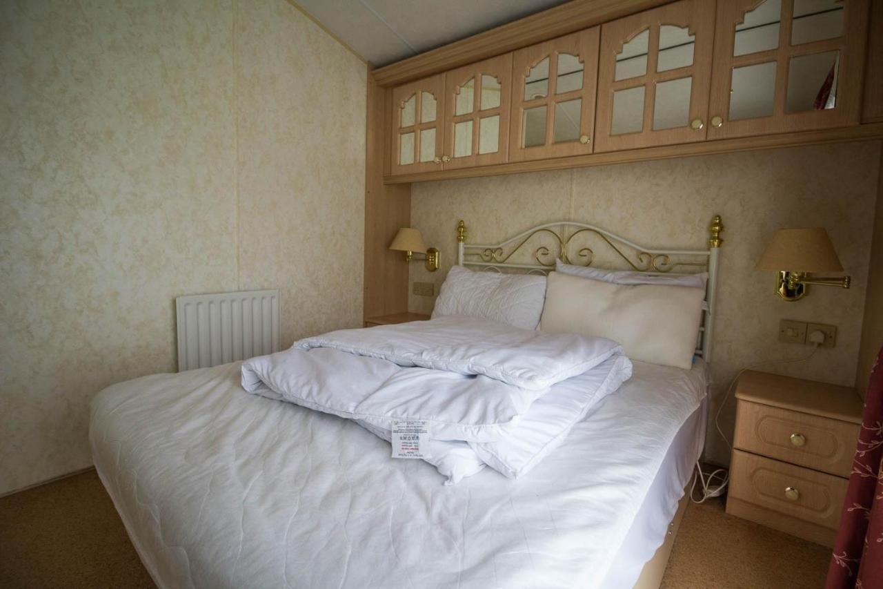 Brilliant Caravan For Hire At Manor Park In Hunstanton Norfolk Ref 23176K Hotel Buitenkant foto
