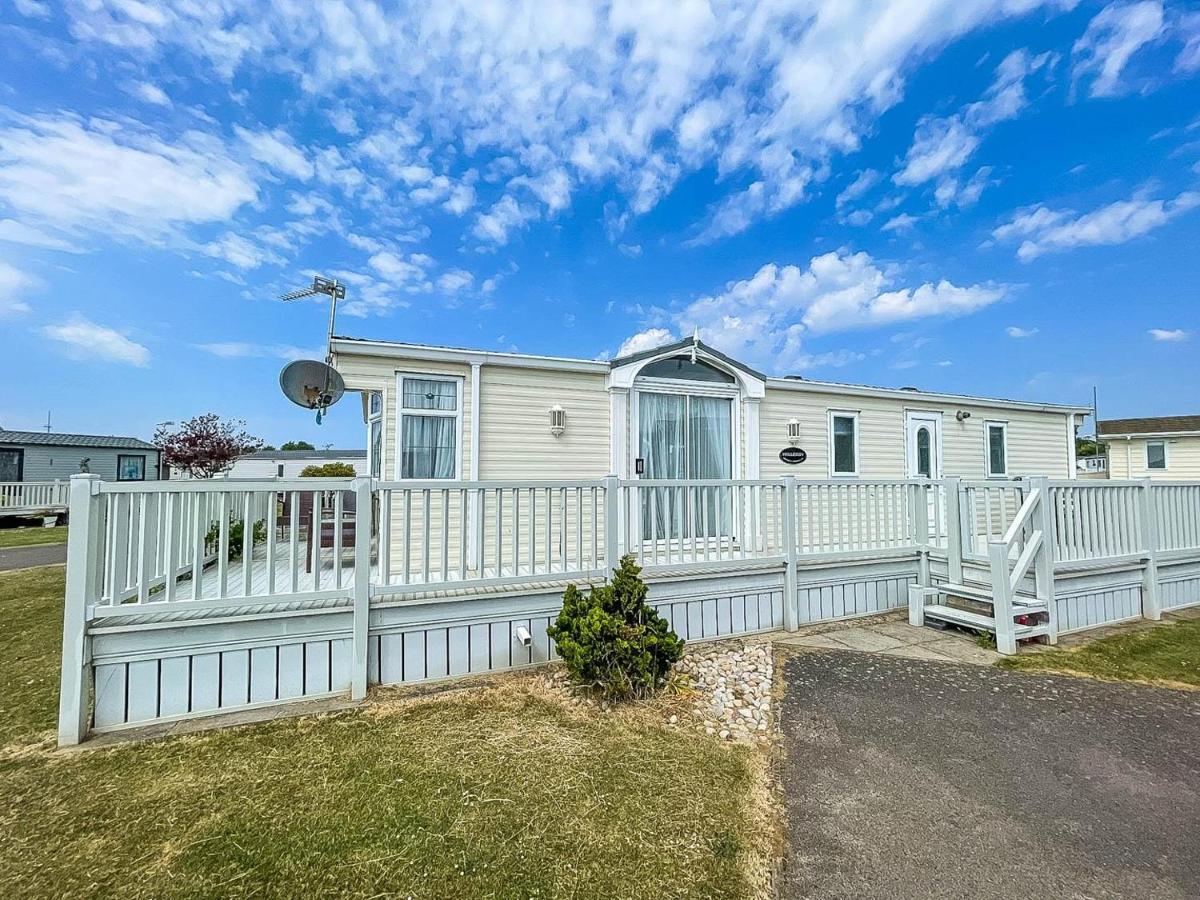 Brilliant Caravan For Hire At Manor Park In Hunstanton Norfolk Ref 23176K Hotel Buitenkant foto