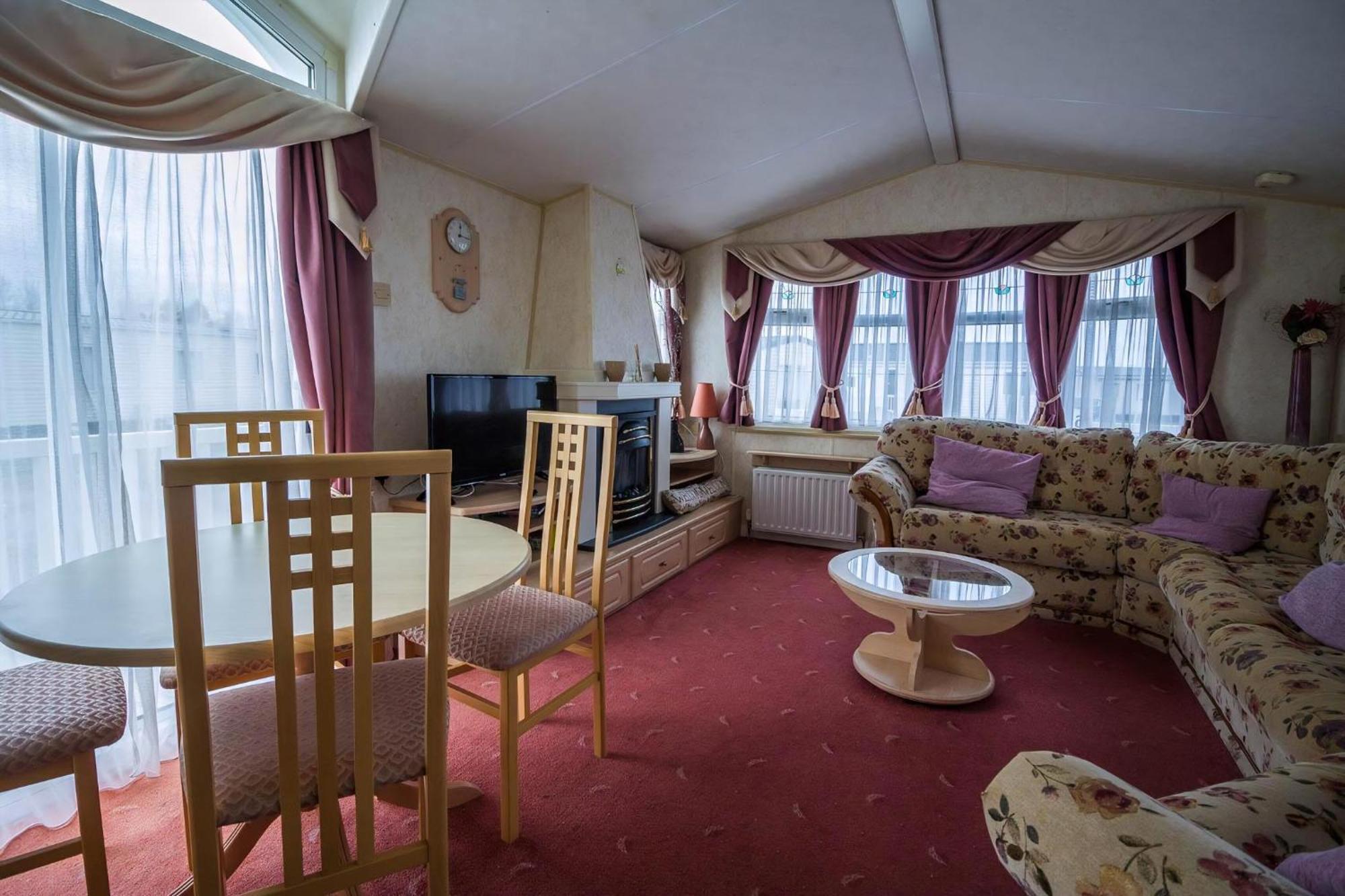 Brilliant Caravan For Hire At Manor Park In Hunstanton Norfolk Ref 23176K Hotel Buitenkant foto
