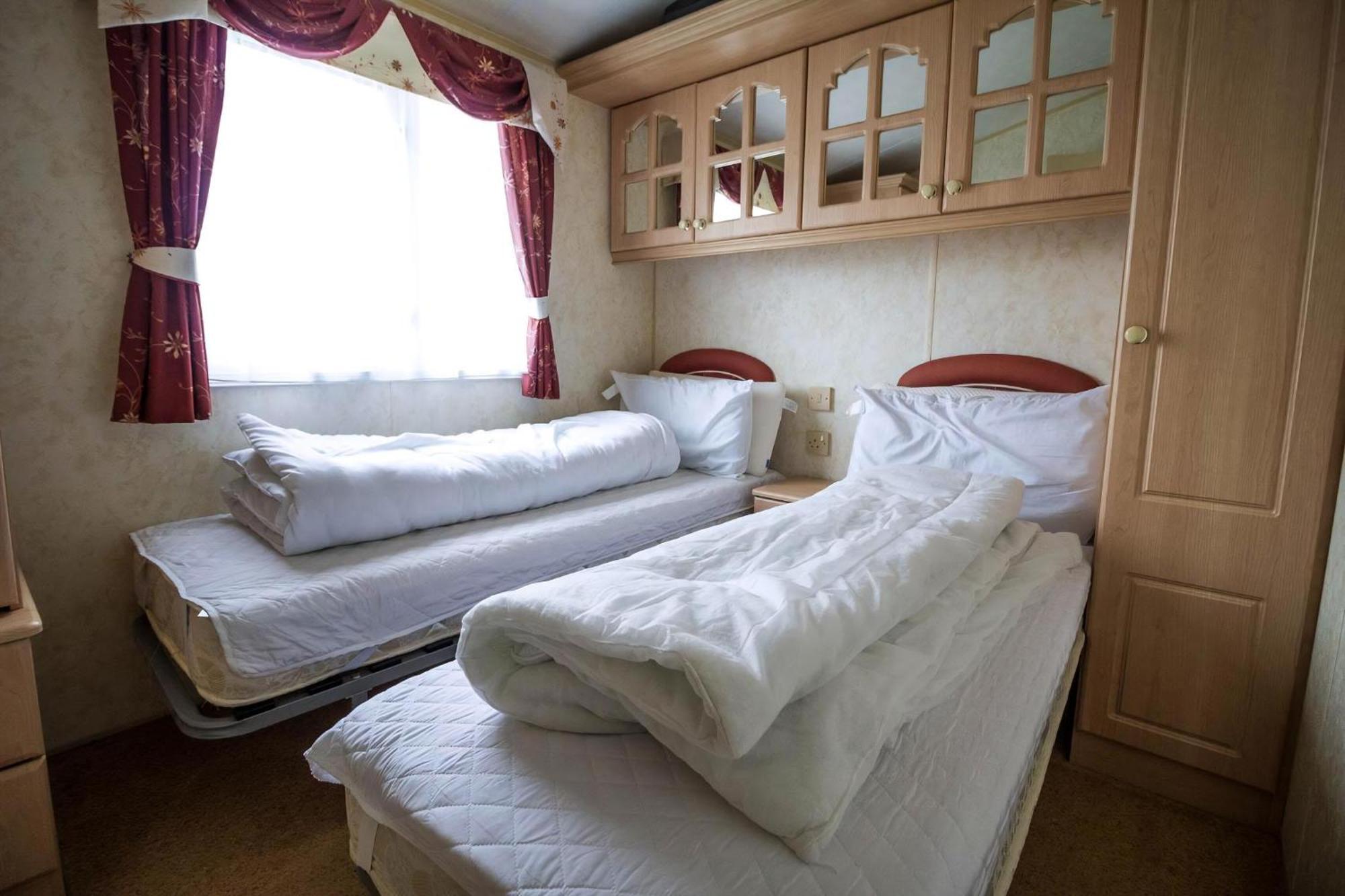 Brilliant Caravan For Hire At Manor Park In Hunstanton Norfolk Ref 23176K Hotel Buitenkant foto