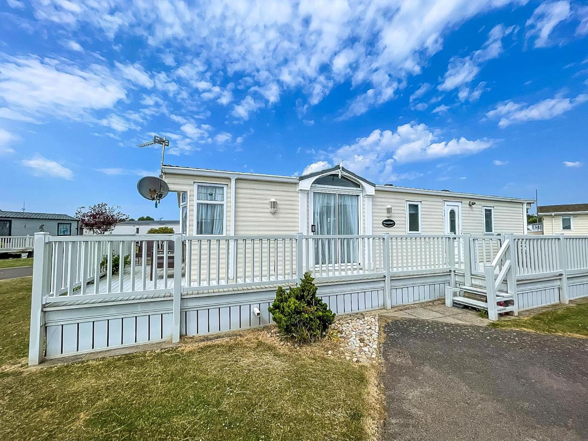 Brilliant Caravan For Hire At Manor Park In Hunstanton Norfolk Ref 23176K Hotel Buitenkant foto