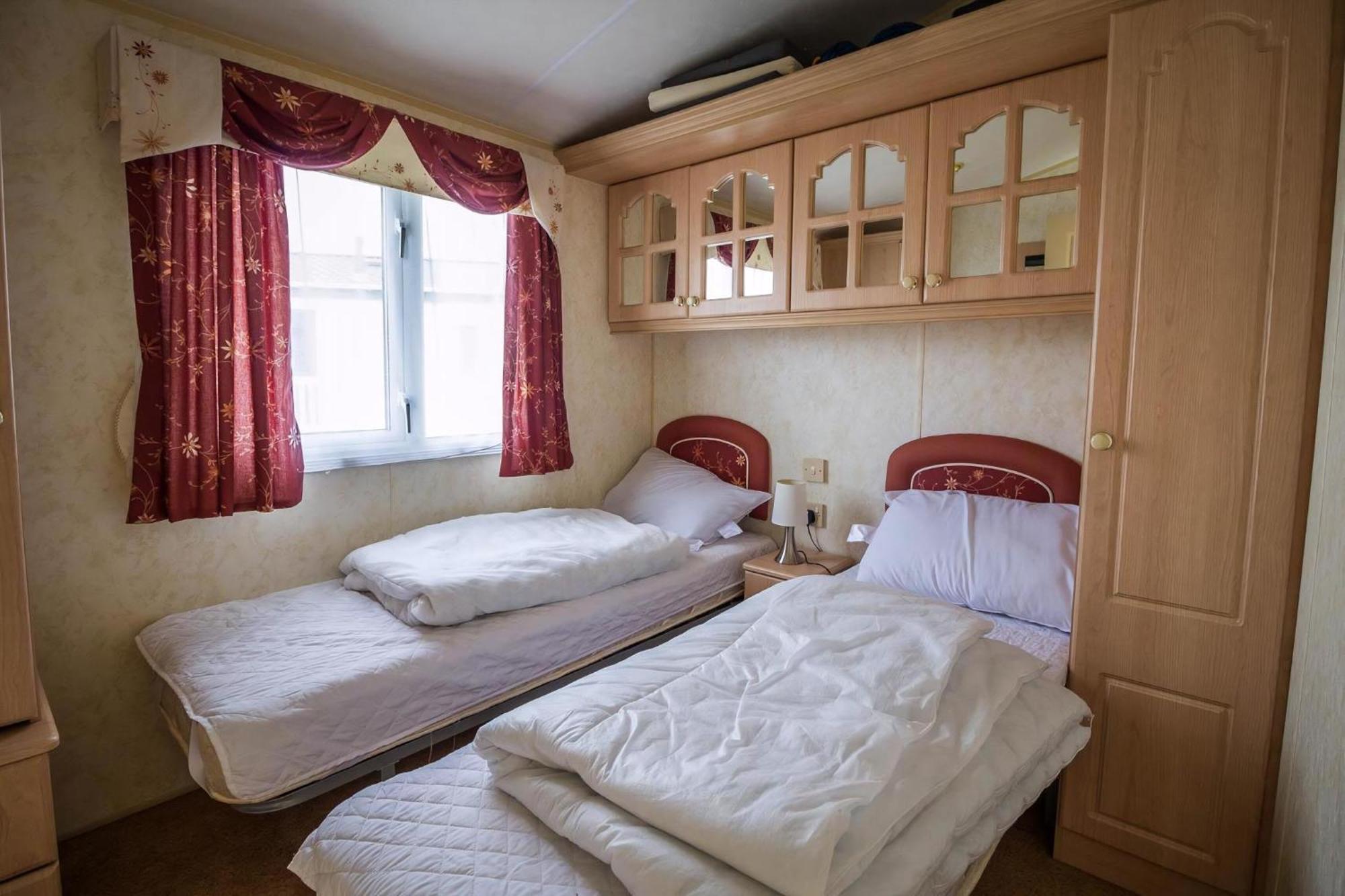 Brilliant Caravan For Hire At Manor Park In Hunstanton Norfolk Ref 23176K Hotel Buitenkant foto